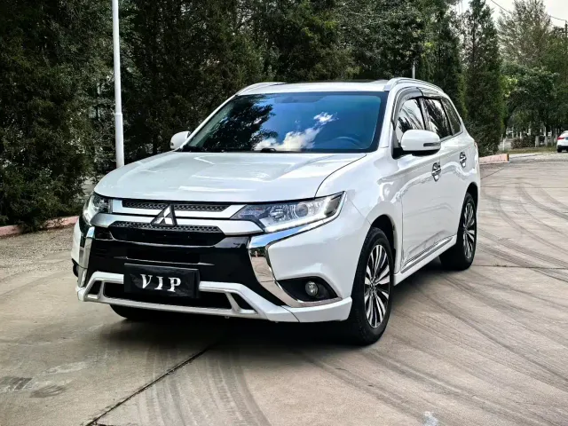 Фотография автомобиля — Mitsubishi Outlander