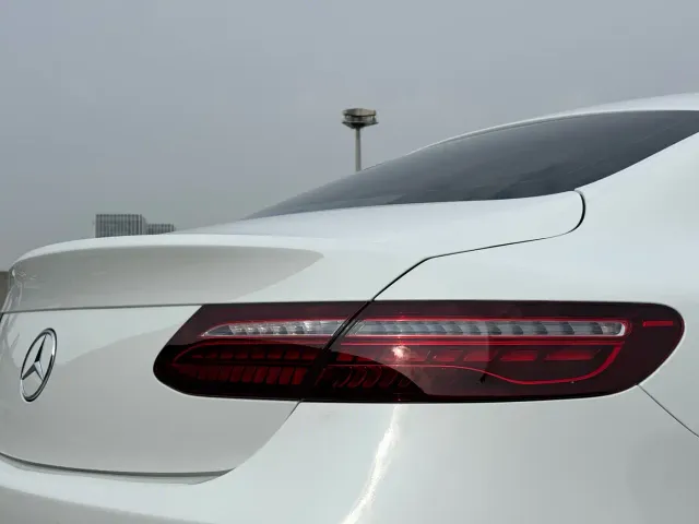 Mercedes-Benz E-Class — Фото автомобиля 12