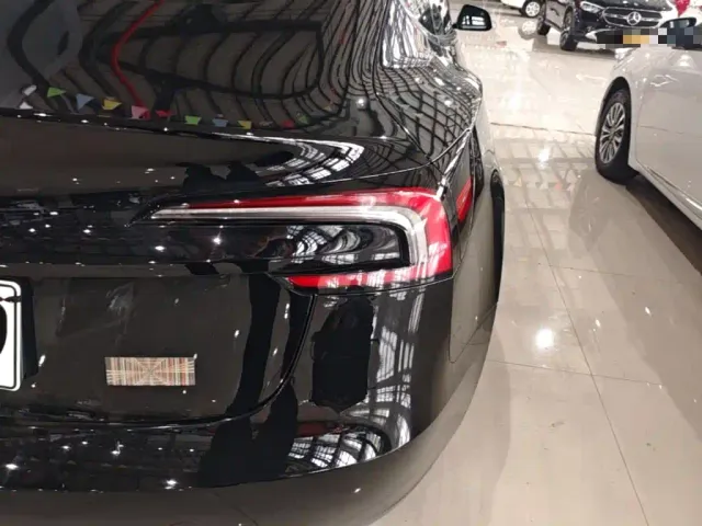 Tesla Model 3 — Фото автомобиля 7
