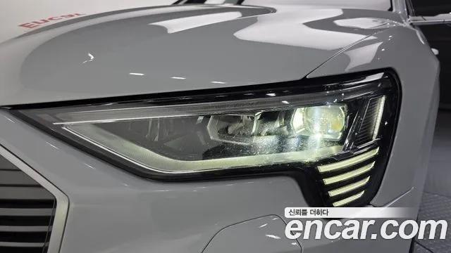 Audi e-tron — Фото автомобиля 22