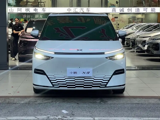 Xpeng X9 — Фото автомобиля 2