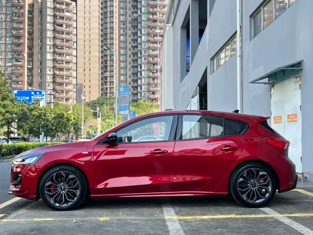 Ford Focus — Фото автомобиля 15