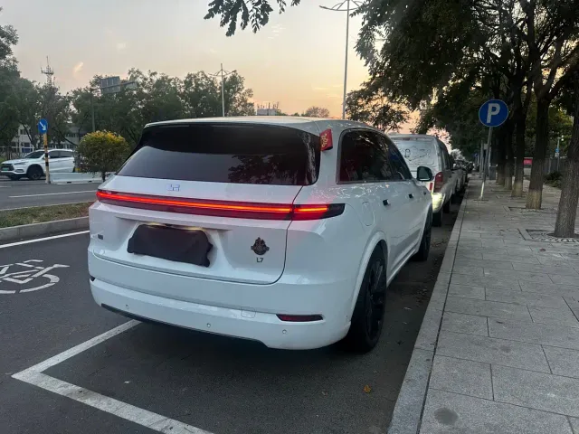 Li Auto L7 — Фото автомобиля 4