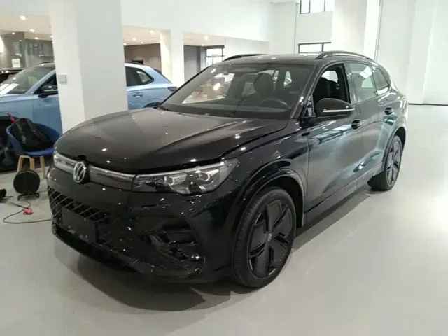 Фотография автомобиля — Volkswagen Tiguan L