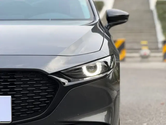 Mazda Axela — Фото автомобиля 4