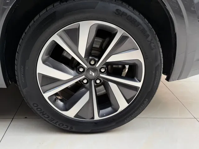 Li Auto ONE — Фото автомобиля 11