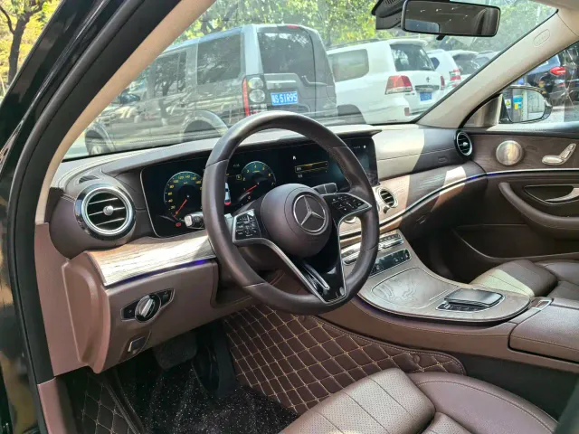 Mercedes-Benz E-Class — Фото автомобиля 10