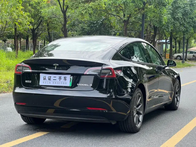 Tesla Model 3 — Фото автомобиля 9