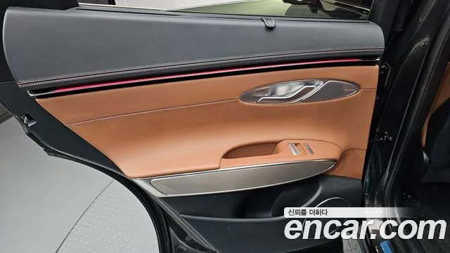 Genesis GV70 — Фото автомобиля 14