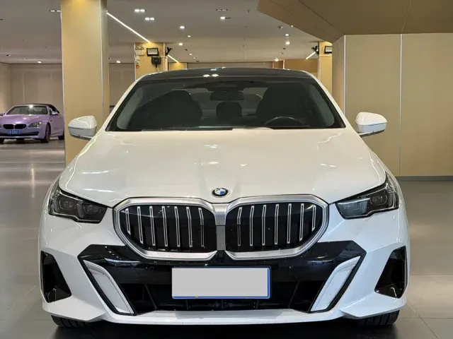 BMW 5 Series — Фото автомобиля 2