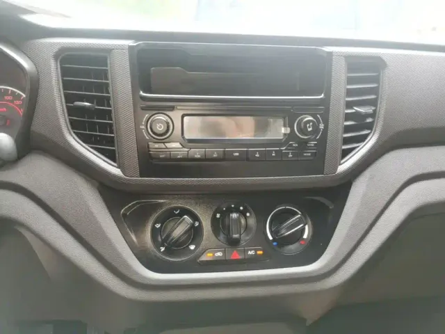 Wuling Hongguang V — Фото автомобиля 12