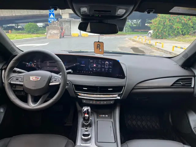 Cadillac CT5 — Фото автомобиля 13
