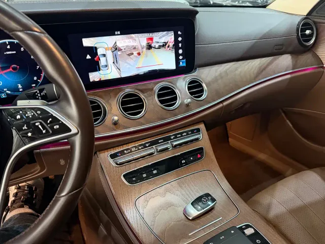Mercedes-Benz E-Class — Фото автомобиля 7