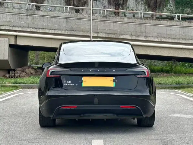 Tesla Model 3 — Фото автомобиля 3