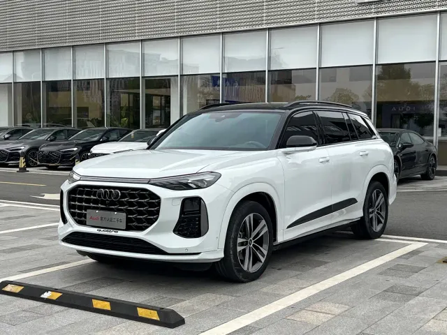 Фотография автомобиля — Audi Q6