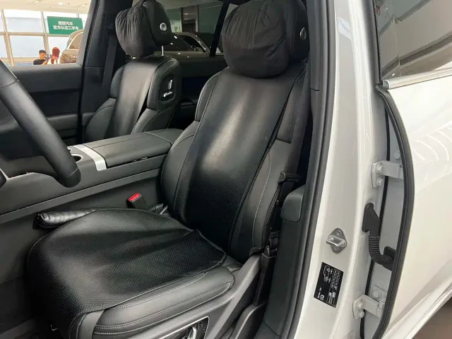 Li Auto L8 — Фото автомобиля 12