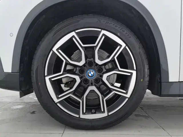 BMW iX1 — Фото автомобиля 17