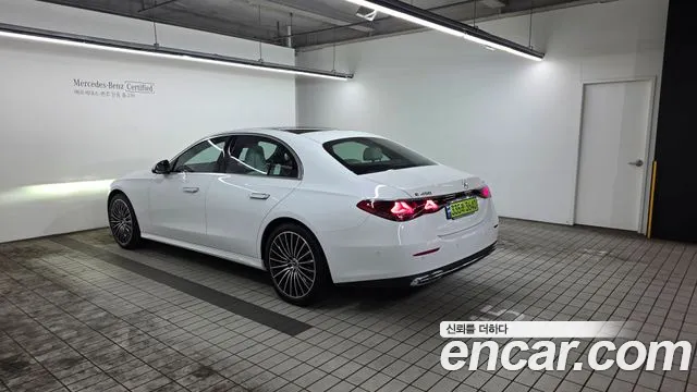 Mercedes-Benz E-Class — Фото автомобиля 2