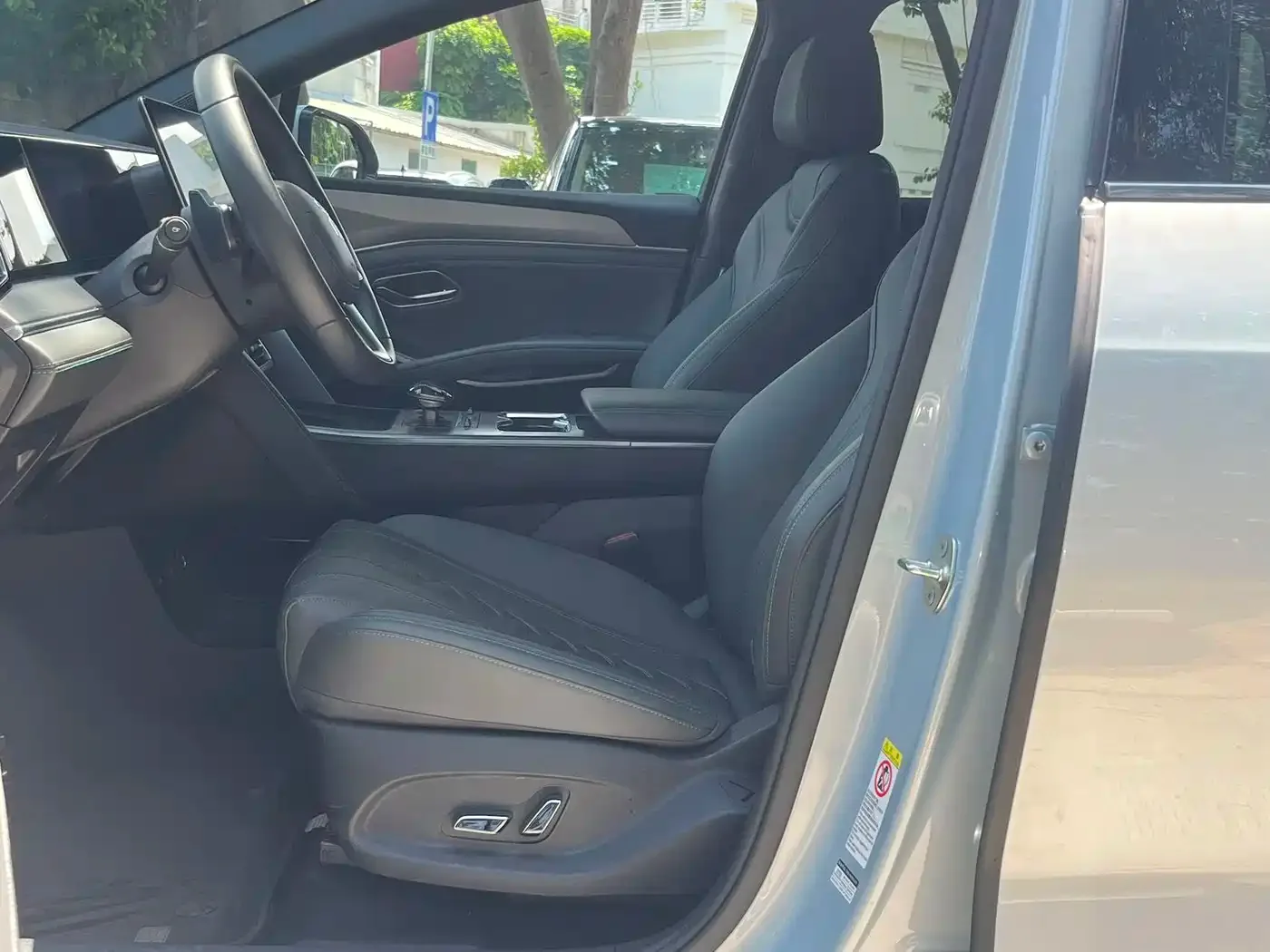 BYD Song L DM-i 2025 Smart Driving Edition 160km Excellence Type — Фото автомобиля 4