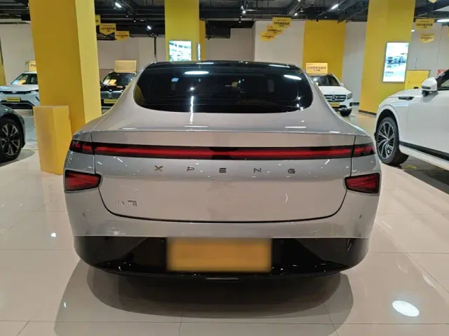 Xpeng P7 — Фото автомобиля 5