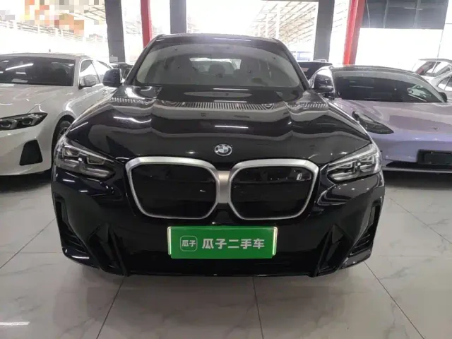 BMW iX3 — Фото автомобиля 2