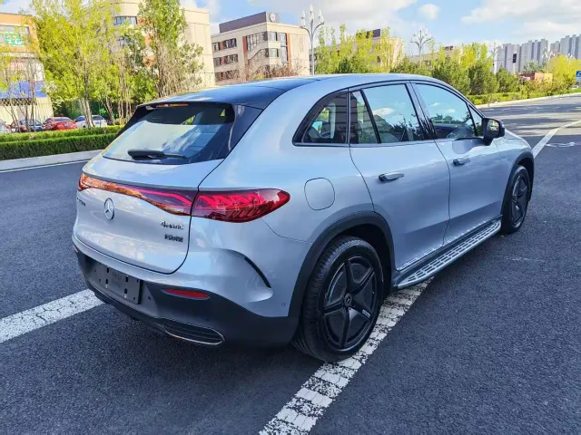 Mercedes-Benz EQE SUV — Фото автомобиля 4