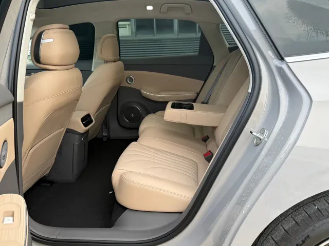 Hongqi H7 — Фото автомобиля 12