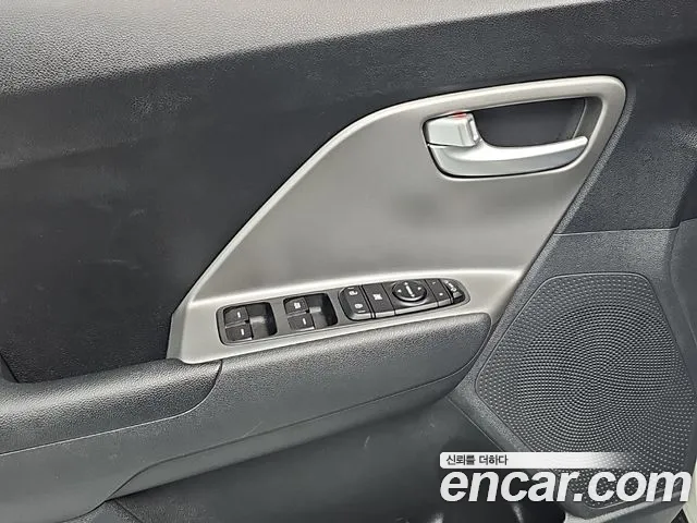 Kia Niro — Фото автомобиля 16