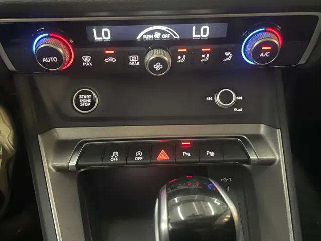 Audi Q3 — Фото автомобиля 12
