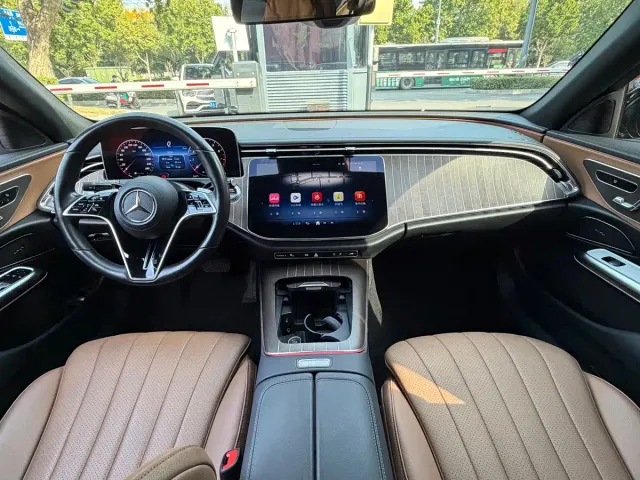 Mercedes-Benz E-Class — Фото автомобиля 6