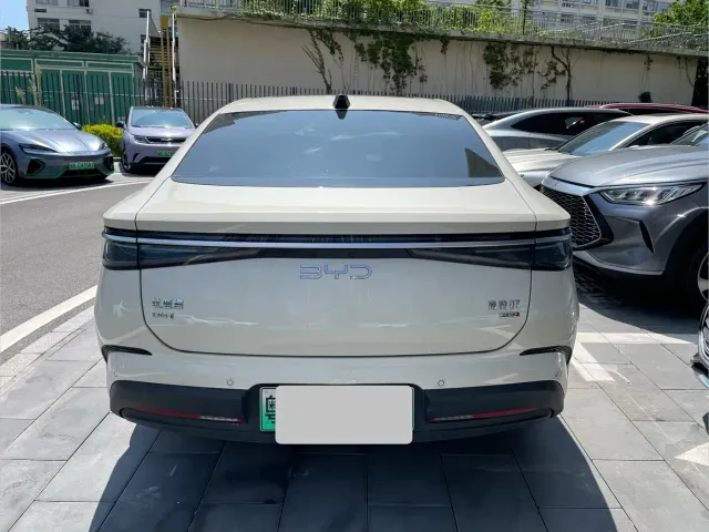 BYD Seal 07 DM-i — Фото автомобиля 4