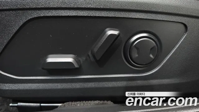 Hyundai Grandeur Grandeur (GN7) 2.5 Бензин 2WD — Фото автомобиля 28