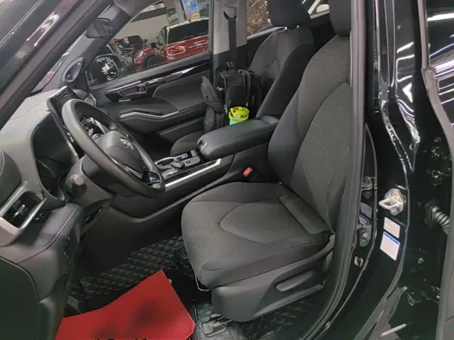 Toyota Highlander — Фото автомобиля 14