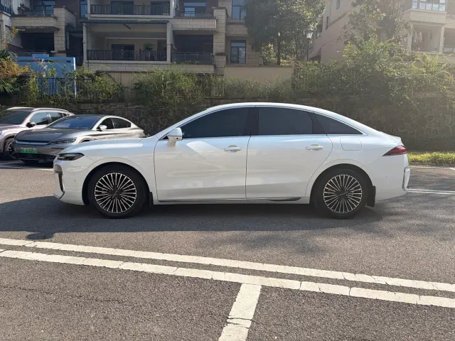 Roewe M7 DMH — Фото автомобиля 7