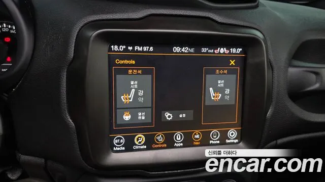 Jeep Renegade — Фото автомобиля 16