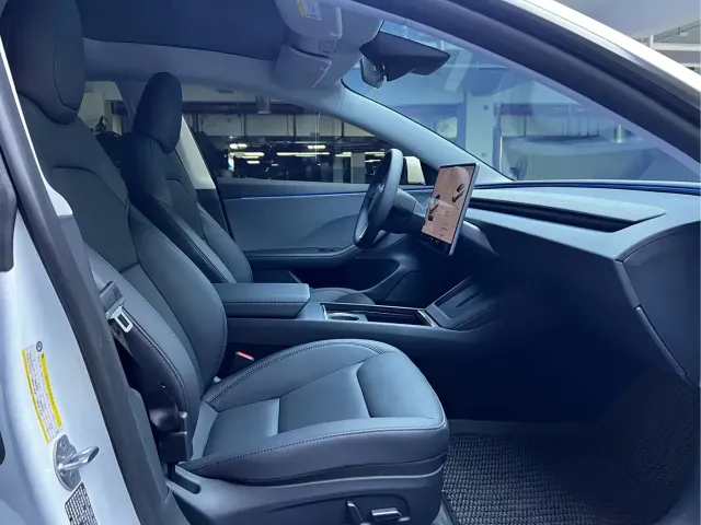 Tesla Model 3 — Фото автомобиля 4