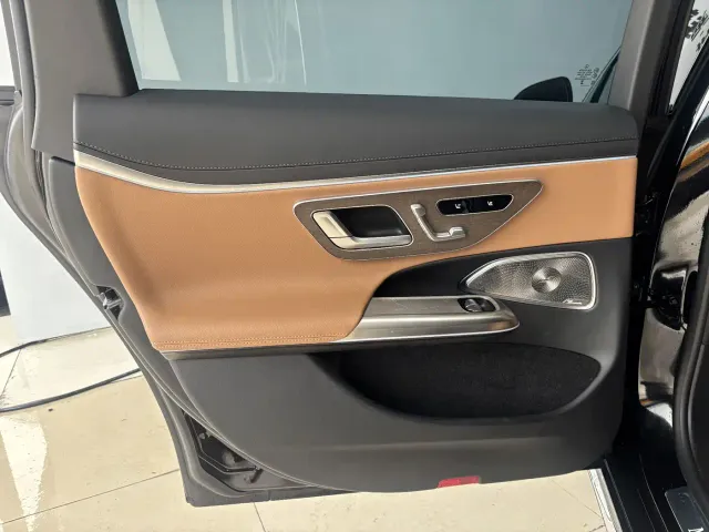 Mercedes-Benz E-Class — Фото автомобиля 19