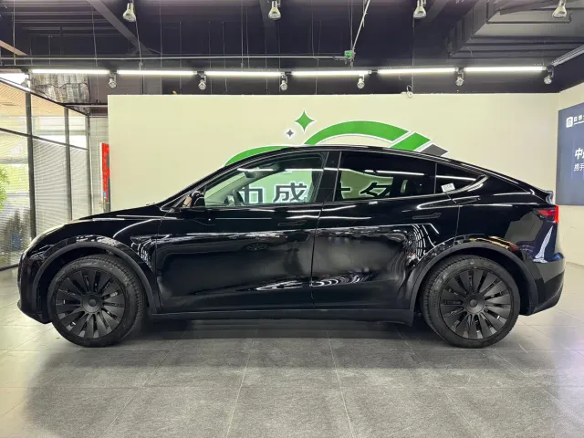Tesla Model Y 2022 Facelift Rear-Wheel Drive Version — Фото автомобиля 3