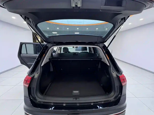 Volkswagen Tiguan L — Фото автомобиля 11