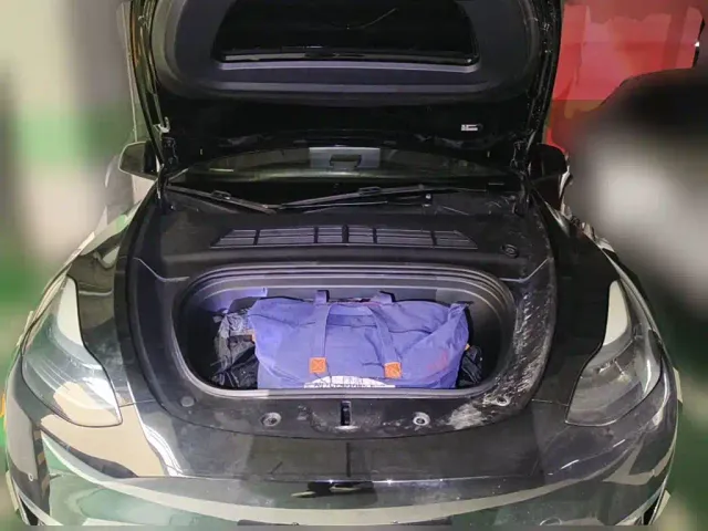 Tesla Model Y — Фото автомобиля 3