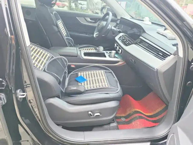 Hongqi HS5 — Фото автомобиля 8