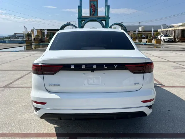 Geely Emgrand — Фото автомобиля 8
