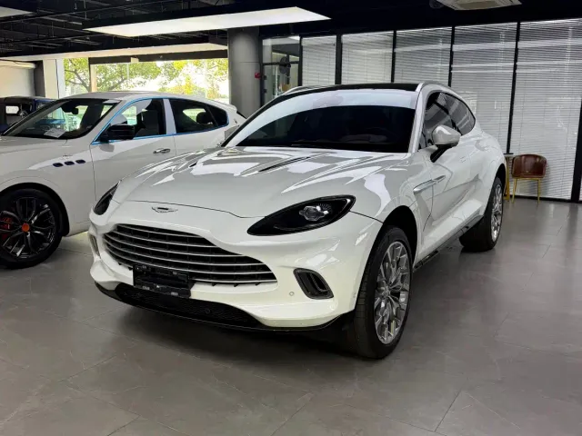 Aston Martin DBX — Фото автомобиля 3