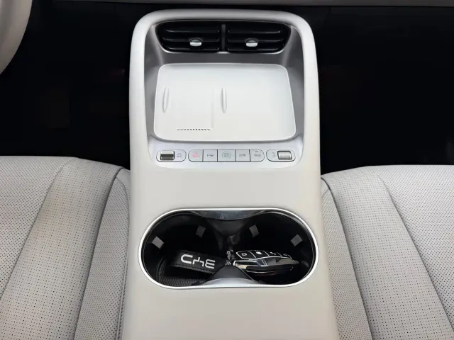 BYD Sealion 06 — Фото автомобиля 12