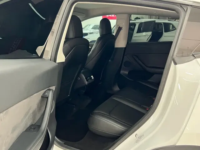 Tesla Model Y — Фото автомобиля 8