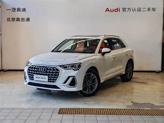 Фотография автомобиля — Audi Q3