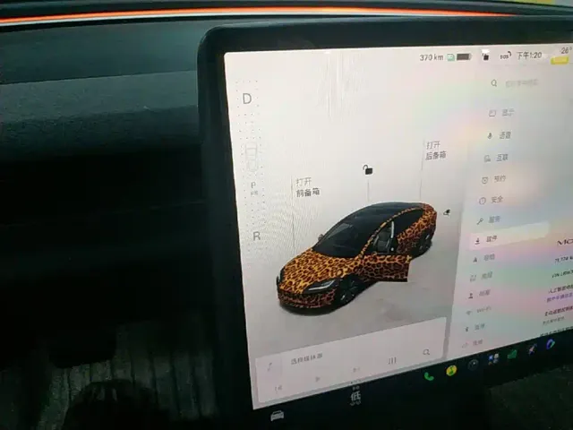 Tesla Model 3 — Фото автомобиля 13