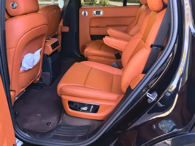 Li Auto L8 — Фото автомобиля 11