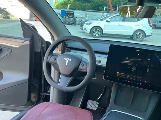 Tesla Model Y — Фото автомобиля 6