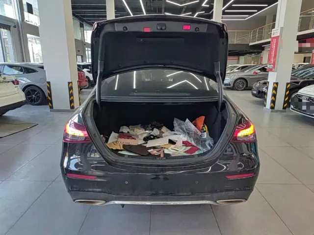 Mercedes-Benz E-Class — Фото автомобиля 18